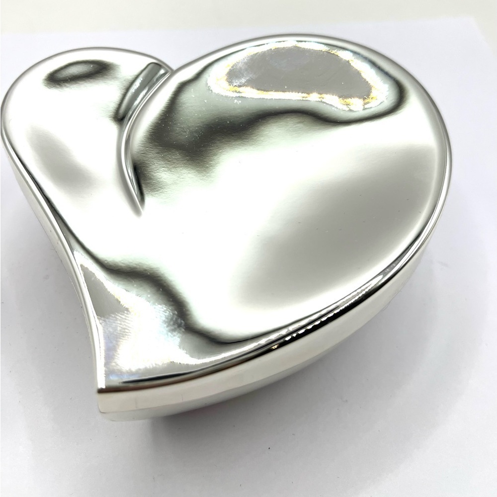 Jewlery Box Trinket Silver Safekeeper Silvertone Sculpted Heart Box